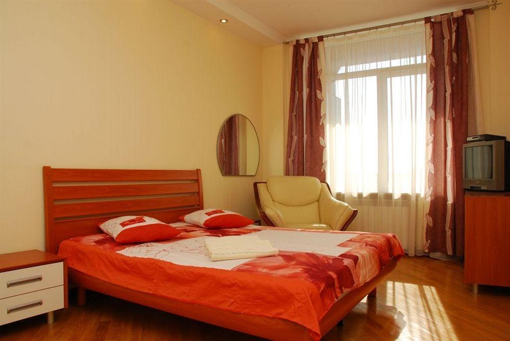 Pecherskie Lipki Hotel Kiev Exterior photo