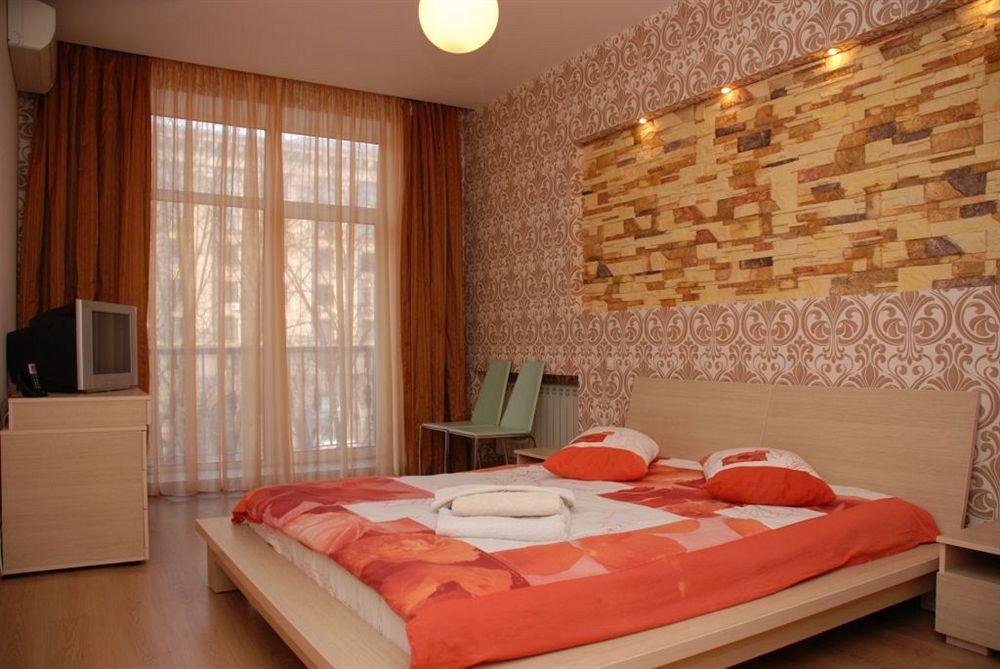 Pecherskie Lipki Hotel Kiev Exterior photo