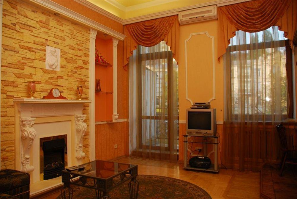 Pecherskie Lipki Hotel Kiev Exterior photo
