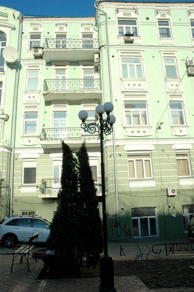 Pecherskie Lipki Hotel Kiev Exterior photo