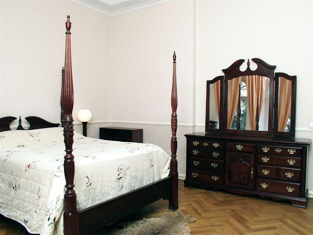 Pecherskie Lipki Hotel Kiev Exterior photo